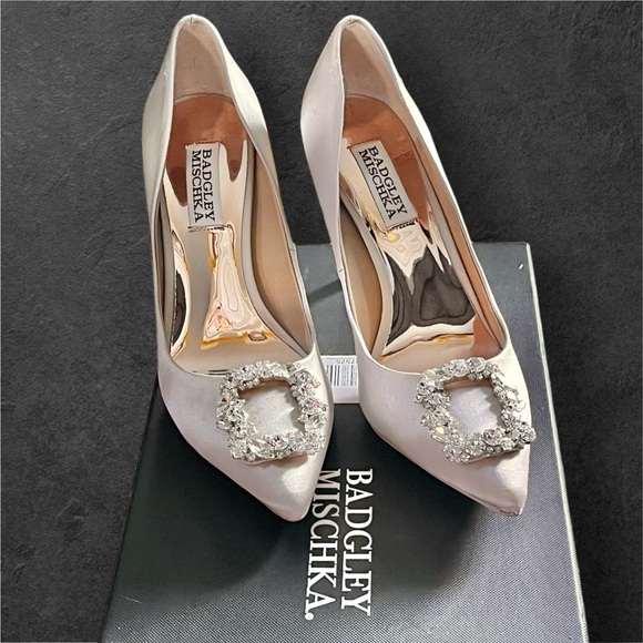 🌻Badgley Mischka Women's Cher Crystal Buckle Pumps